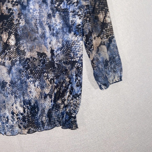 Chicos Blouse Womens 0 Black Blue Animal Print 3/4 Sleeve Sheer Buttons Fitted - Picture 11 of 14